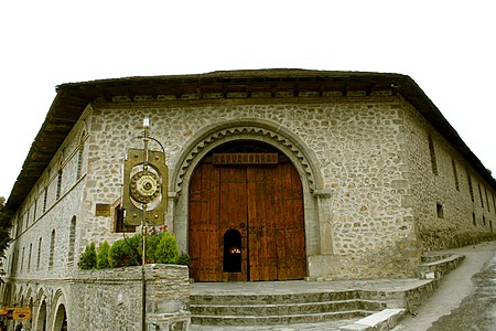 Yukhari kervansarai main entrance.JPG