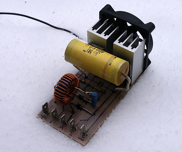 Zero voltage switched mode power supplies require only small heatsinks as little energy is lost as heat. This allows them to be small. This ZVS can de