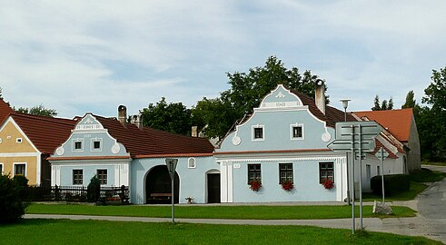 Belle maison bleue de 1837.