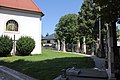 Deutsch: Pfarrkirche mit umgebenden Grabmälern   This media shows the protected monument with the number 30549 in Austria. (Commons, de, Wikidata)