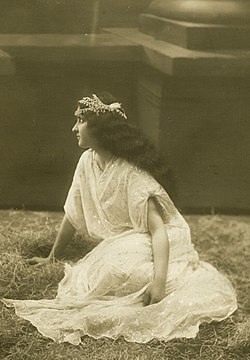 לאה אבושדיד (הערכה בין 1910-1905)