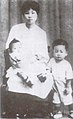 1924 Yang Kahui (Mao's second wife) and children (Mao Anying and Mao Anqing).