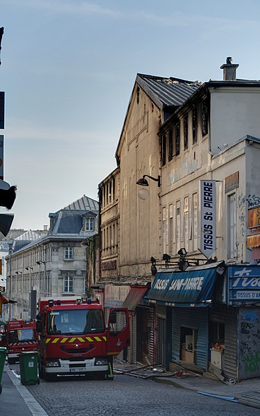 File:2011-03-22 fire at the Élysée Montmartre 17-32 fused.jpg