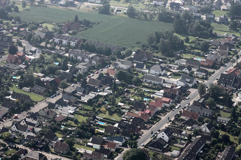 File:2012-08-08-fotoflug-bremen erster flug 1145.JPG