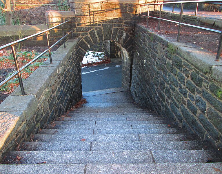 File:2013 Fort Tryon Park Linden Terrace stairway.jpg