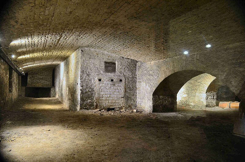 File:2014-08-31 Holy Trinity Church Crypt, Cork.jpg