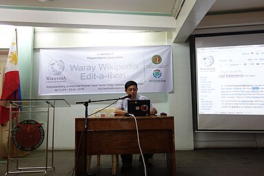 Jojit Ballesteros demonstrating how to edit Wikipedia