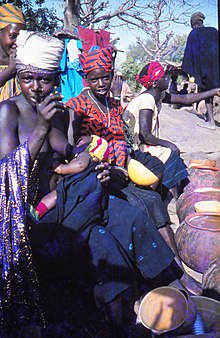 Personal selling: Young female beer sellers admonish the photographer that he also has to buy some, Tireli market, Mali 1989 ASC Leiden - W.E.A. van Beek Collection - Dogon markets 21 - Women selling their beer warn the photographer that he also has to buy some, Tireli, Mali 1989.jpg