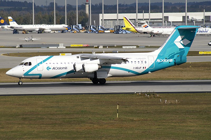 File:Air Dolomiti B463 I-ADJF.jpg