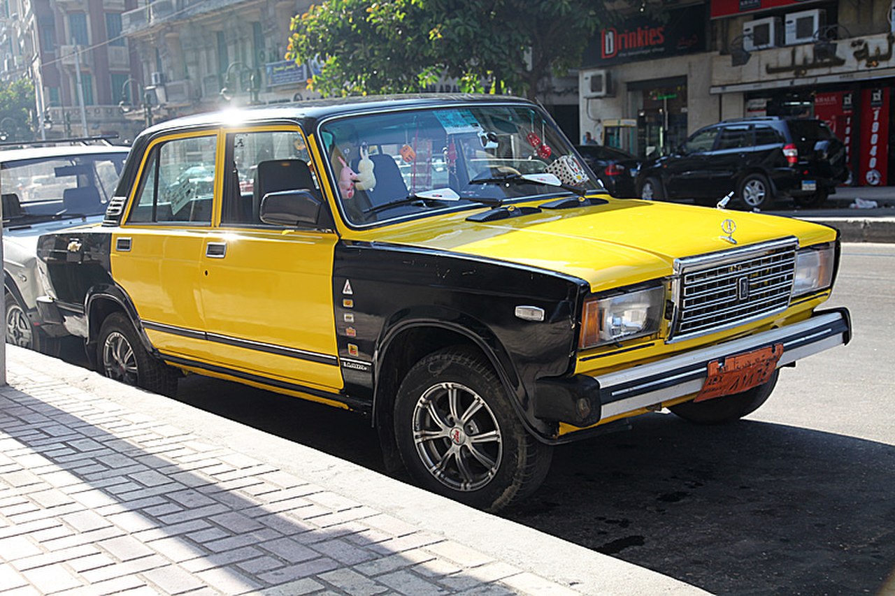 Всего 15 такси 6 желтых. Такси в Александрии Египет. Ливрея такси. Такси в Каире. Такси Alex.