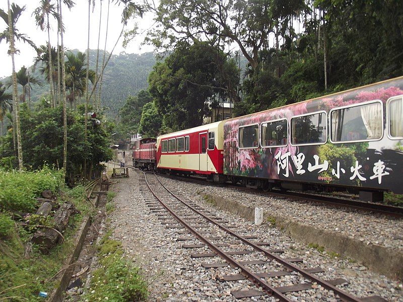 File:Alishan railway 2014 23.jpg