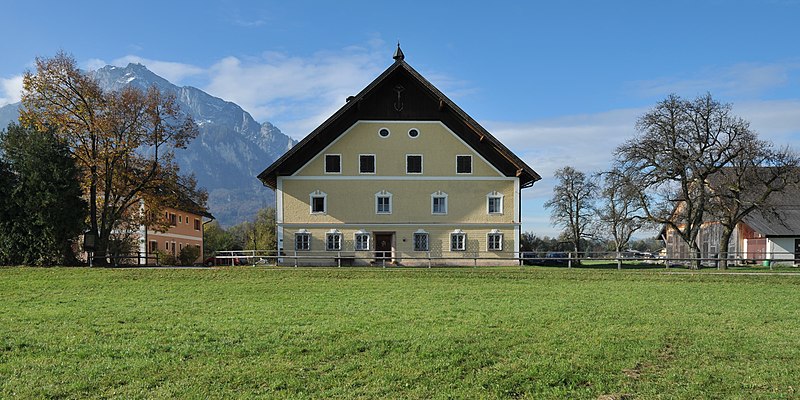 File:Anif Bauernhof Fürstenweg.JPG