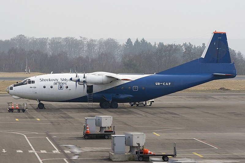 File:Antonov An-12TB, Shovkoviy Shlyah Airlines JP6186658.jpg