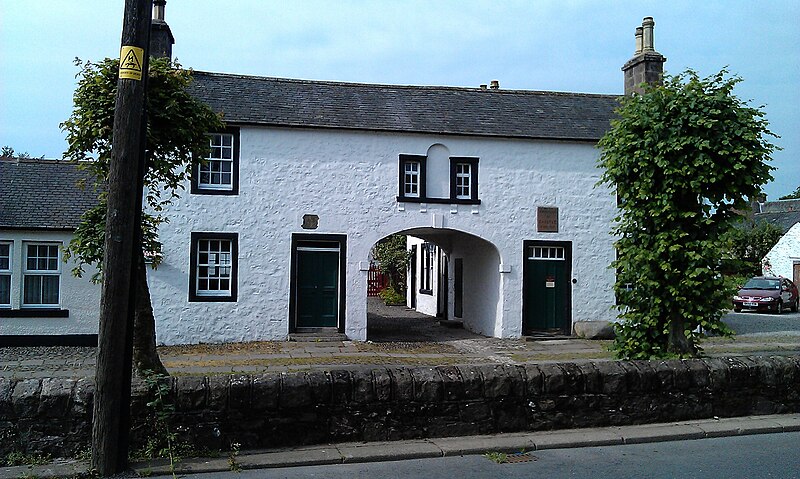 File:Arched House, Ecclefechan (Thomas Carlyle's birthplace).jpg