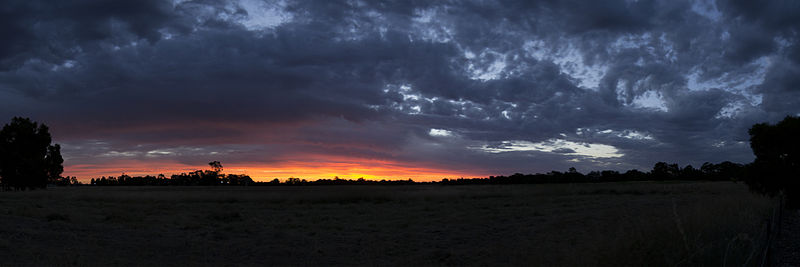 File:Armadale, sunset n3.jpg