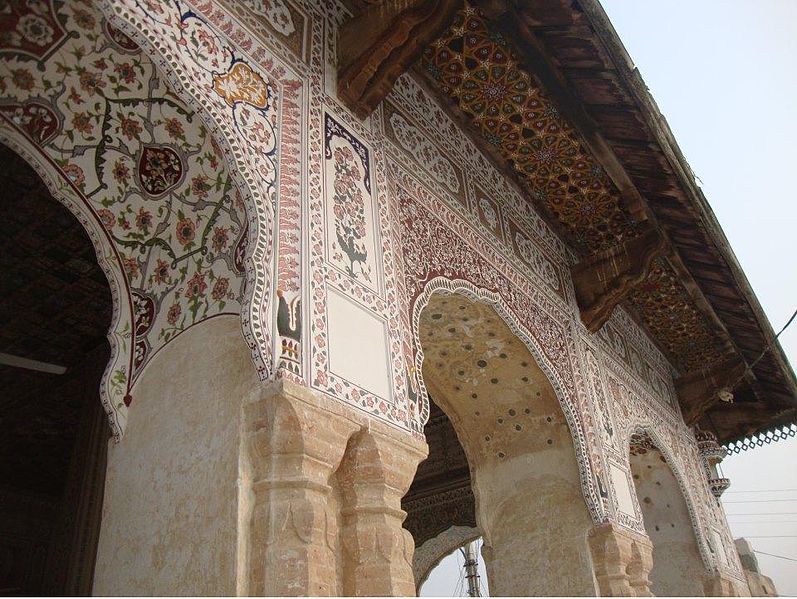 File:Artful Veranda of Lal Eesan Shrine Karor Layyah.JPG