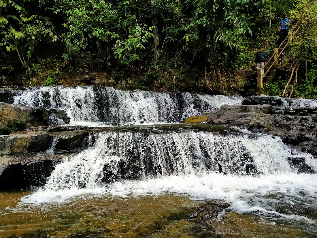 Air Terjun Muara Karing