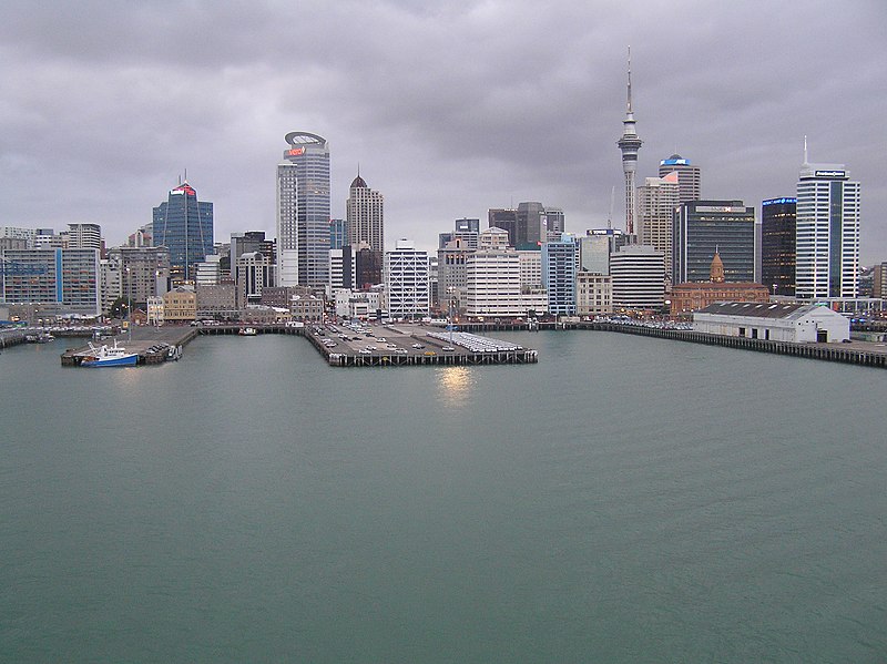 File:Auckland, very early morning - panoramio.jpg