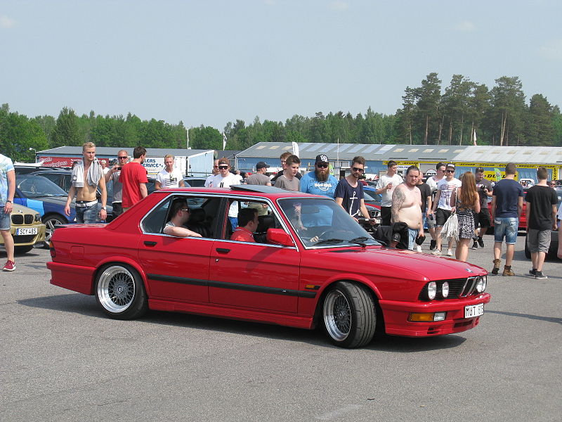 File:BMW M535i E28 (14259180234).jpg