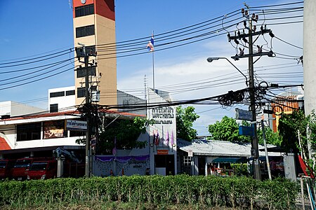 ไฟล์:BTS_Constitution_protectors_monument_-_City_electric_beauru_Bangkhen_branch.jpg