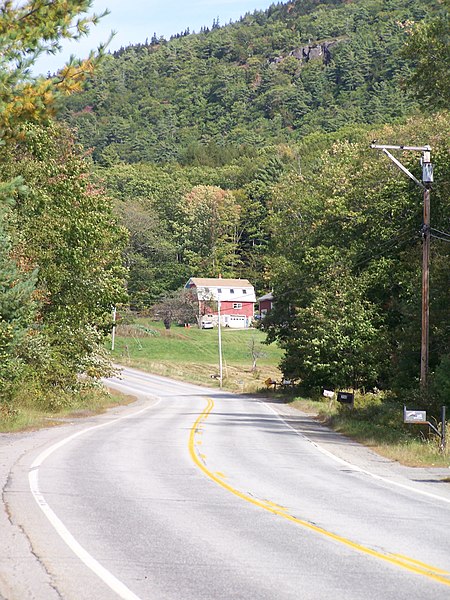 File:Barn in Camden, Maine (100 0301).jpg