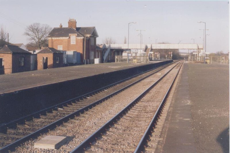 File:Barnetby railway station, 2000 - geograph.org.uk - 3388039.jpg