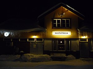 Bastuträsk station at night