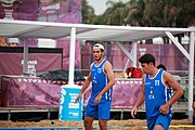 Deutsch: Beachhandball bei den Olympischen Jugendspielen 2018; Tag 6, 12. Oktober 2018; Jungen, Platzierungssspiel Ränge 7-8 – Venezuela-Italien 2:0 English: Beach handball at the 2018 Summer Youth Olympics at 12 October 2018 – Boy's Placement Match 7-8 – Venezuela-Italy 2:0