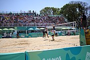 Deutsch: Beachvolleyball bei den Olympischen Jugendspielen 2018; Tag 11, 17. Oktober 2018; Jungen, Spiel um Platz 3 – Argentinien-Ungarn 2:0 (21–15/21–15) English: Beach volleyball at the 2018 Summer Youth Olympics at 17 October 2018 – Bronze Medal Match – Argentina-Hungary 2:0 (21–15/21–15)