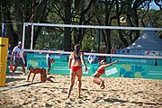 Deutsch: Beachvolleyball bei den Olympischen Jugendspielen 2018; Tag 8, 14. Oktober 2018; Mädchen, Achtelfinale – Bolivien-Puerto Rico 0:2 (18–21/18–21 ) English: Beach volleyball at the 2018 Summer Youth Olympics at 14 October 2018 – Girls Round of 16 – Bolivia-Puerto Rico 0:2 (18–21/18–21 )