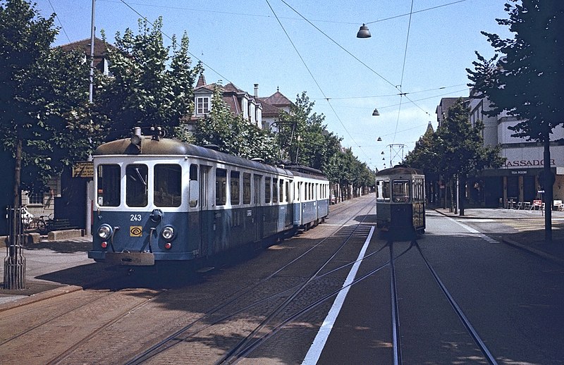 File:Bern-Worb trainset at former Helvetiaplatz terminus in 1979, with SVB tram passing.jpg