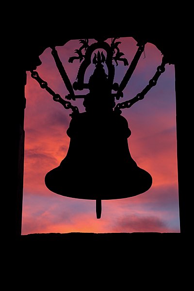 File:Big Bell, Patan Durbar Square in the evening.jpg