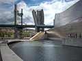 Das Guggenheim besteht aus Glas, Titan und Kalkstein