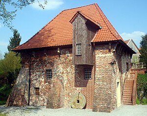 Die massive Bauweise der Coesfelder Bischofsmühle ist eher untypisch für münsterländische Wassermühlen.