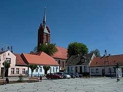 Piazza principale con la chiesa di Santa Caterina