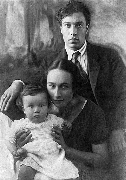 File:Boris Pasternak with family 1920s.jpg