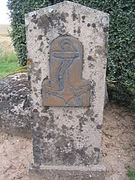 Borne au croisement de la D938 et de la route de la ferme de Lèvremont.