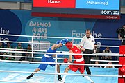 Deutsch: Boxen bei den Olympischen Jugendspielen 2018 Tag 12, 18. Oktober 2018 - Kampf um Bronze im Leichten Weltergewicht Jungen – Hassan Azim (Großbritannien, rot) schlägt Mohammed Boulaouja (Marokko, blau) RSC; Ringrichter ist Wulfren Olivares Peréz (Kolumbien). English: Boxing at the 2018 Summer Youth Olympics on 18 October 2018 – Bronze Medail Match Light Welterweight Boys - Hassan Azim (Great Britain, red) beats Mohammed Boulaouja (Morocco, blue) RSC; Referee is Wulfren Olivares Peréz (Columbia). Español: Boxeo en los Juegos Olímpicos Juveniles de Verano de 2018 en 18 de octubre de 2018 - Medalla de bronce de los hombres ligeros de peso welter: Hassan Azim (Gran Bretaña, rojo) vence a Mohammed Boulaouja (Marruecos, azul) RSC; El árbitro es Wulfren Olivares Peréz (Colombia).