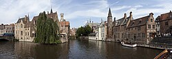 Het zicht op Brugge vanop de Rozenhoedkaai wordt vaak gefotografeerd