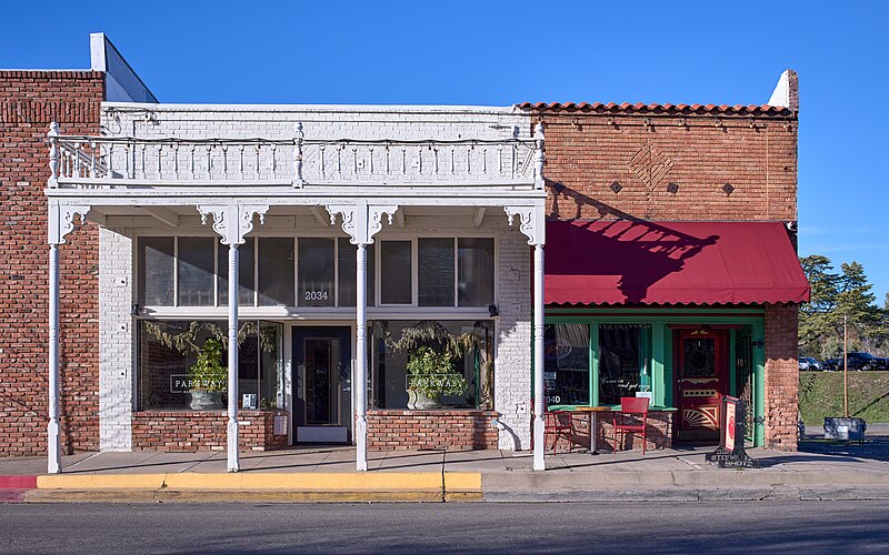 File:Buildings on Montgomery Street in Oroville (2023)-L1004147.jpg