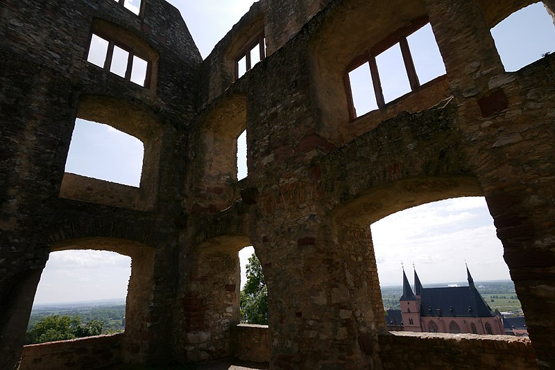 File:Burg Landskrone und Katharinenkirche in Openheim.jpg