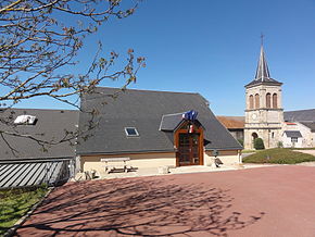 Bussières-près-Pionsat (Puy-de-Dôme) mairie et église.JPG