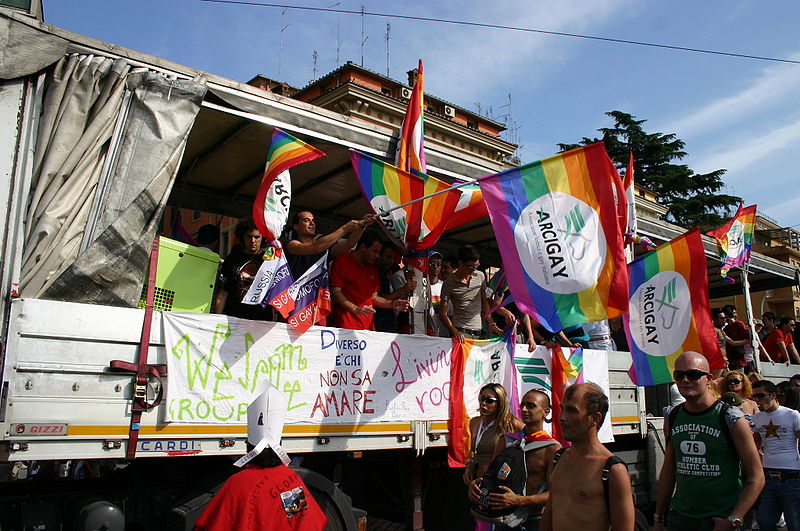 File:Carro Arcigay - Gay Pride di Roma, 16-6-2007 - Foto Giovanni Dall'Orto 2.jpg