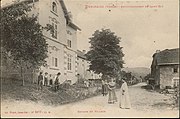 Carte postale n°6977 représentant l'entrée du village de Denipaire entre 1880 et 1945, Adolphe Weick).