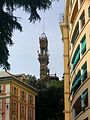 Italiano: La torre di castello Mackenzie a Genova, fotografata da piazza Manin