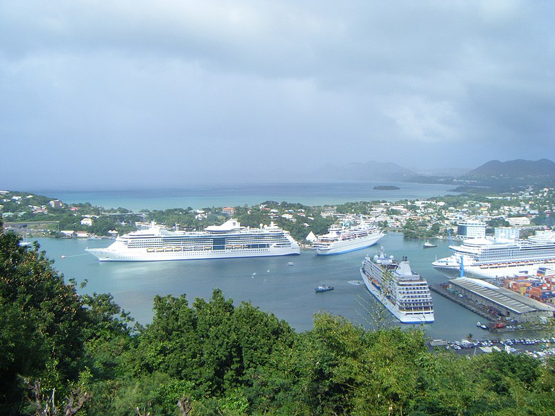 চিত্র:Castries Harbor from Morne Fortune, St Lucia.jpg