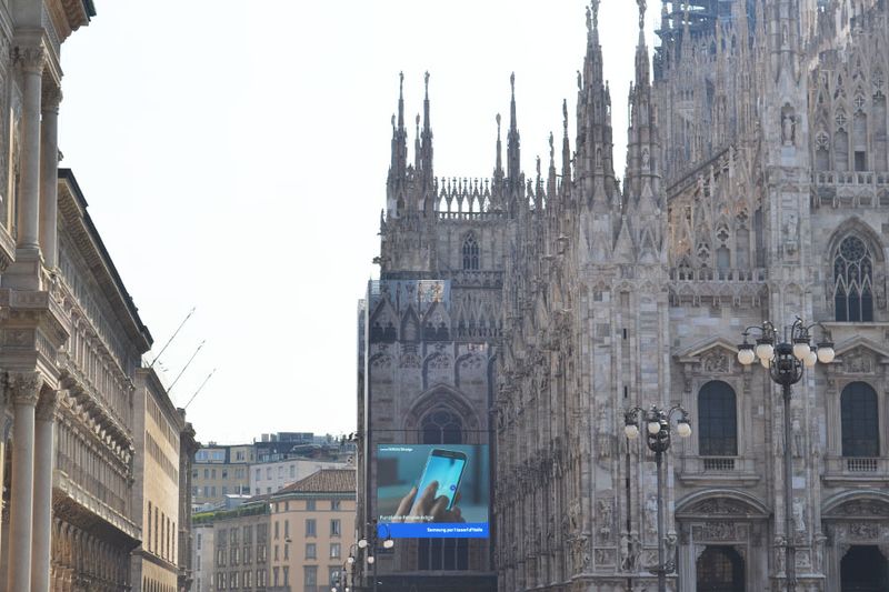 File:Cathedral in Milan.jpg