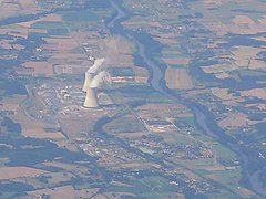 Civaux'n ydinvoimala, kuvassa vasemmalla, käyttää Viennen vesiä lauhdutukseen.