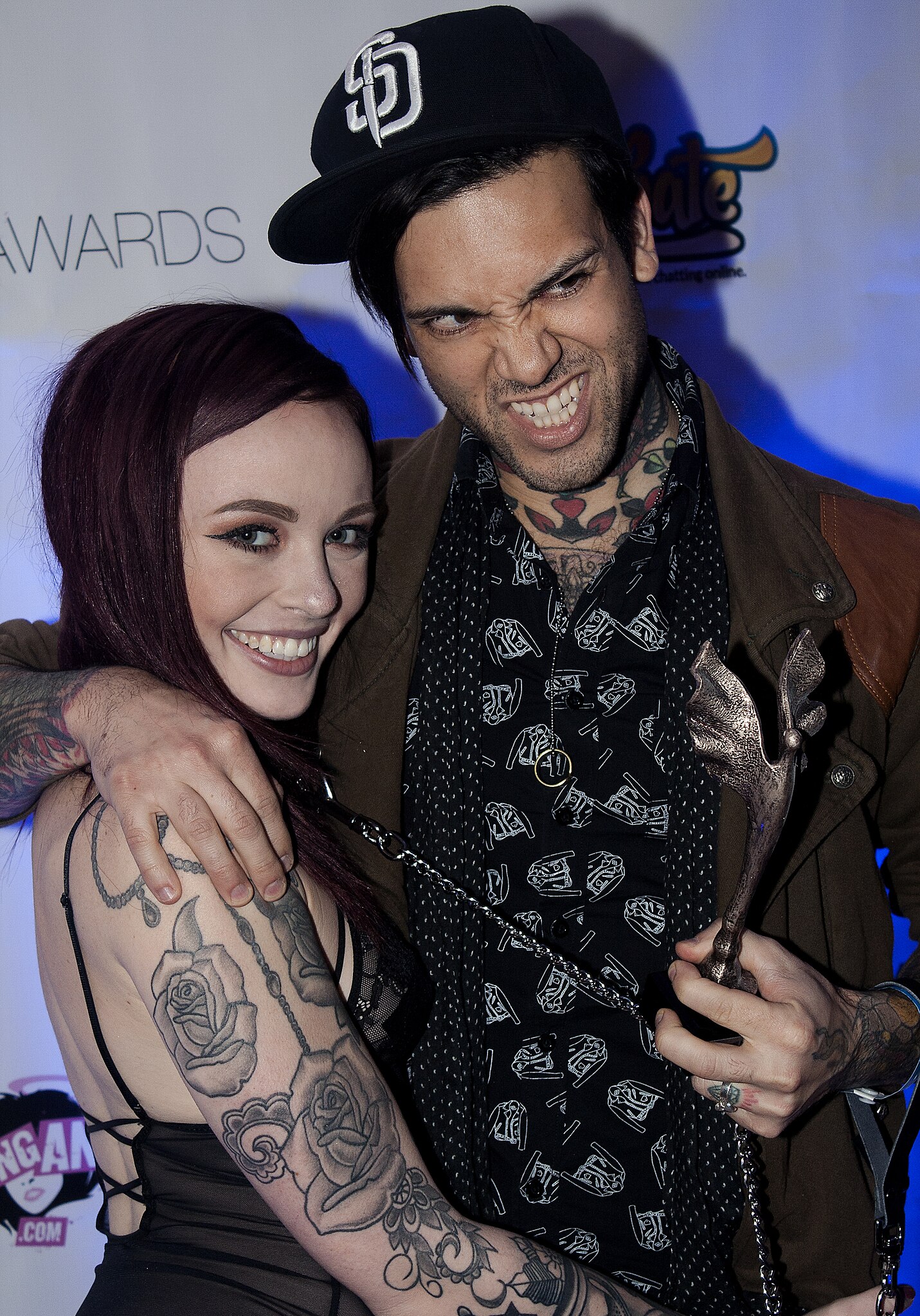 File:Chloe Carter and Small Hands at Inked Awards 2016 (31805843642).jpg -  Wikimedia Commons