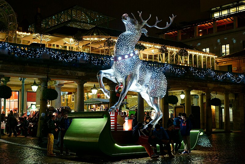 File:Christmas is Coming^ - geograph.org.uk - 4242656.jpg